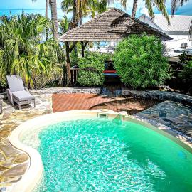 Villa Mado-Ray, spacieuse villa 300 m2 avec jardin, piscine, accès PMR dans quartier calme de la Saline les Bains, hotel in Saint-Paul