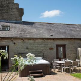 Tower Barn Cottage, Castle Carrock, a luxurious characterful cottage with hot tub and views