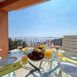 Rona Spacious apartment with a panoramic view, hotel in Ičići