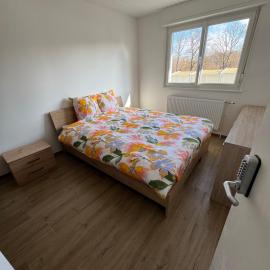 Chambre Eté avec baignoire privée, hotell i Anould