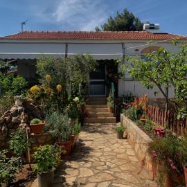 Δωμάτιο με λουτρό σε εξοχικό σπίτι Ραφήνα, hotel a Rafina
