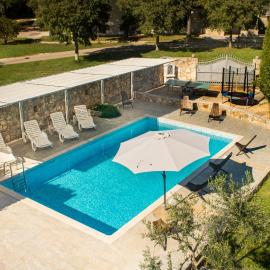 Apartments with Pool Villa Fjord