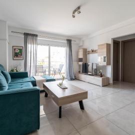 Modern spacious apartment located in Piraeus (B8), hotel em Pireu