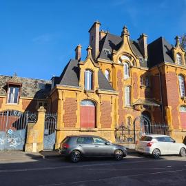 Le logis de Tania - 2 chambres - Rue calme dans centre ville, hotel in Sedan