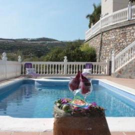 El Coronel, hotel din Ítrabo