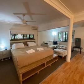 Gin's Rainforest stay -pet friendly، فندق في جبل تامبورين