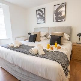 Spacious 2 Bedroom Apartment in Bedford, Near Milton Keynes & Local Business Parks