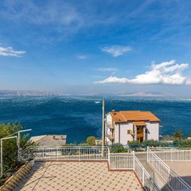 2 Bedroom Lovely Apartment In Sveti Juraj
