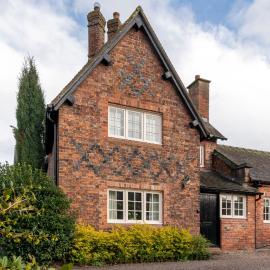 Laundry Cottage, hotel in High Legh