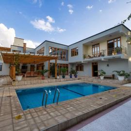 Asante Karibu House