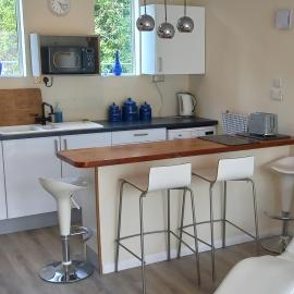 Bali Hi Cliff Cottage-Sleeps 2-Hot Tub-5MinBeach – hotel w mieście Sheerness