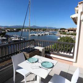 Spacieux Studio 3pers vue marina a St Cyprien, hotel in Saint-Cyprien