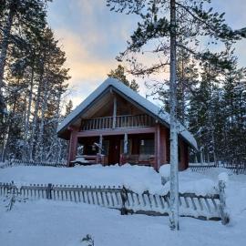 Cottage 12 km from the center of Ivalo, hotel a Inari