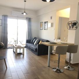 Victoria4 1-bedroom condo in a privileged location, מלון בפאפוס