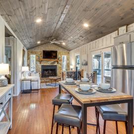 3 Mi to Dtwn: Blue Ridge Cabin w/ Hot Tub & Views