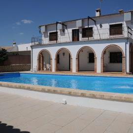 Villa los Solares Casa para grupos, hotel i Corcoya