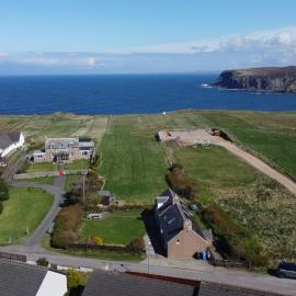 Traditional 2 bed croft, hotell i Portskerra