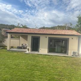 Petite maison au calme, hotell sihtkohas Beynost