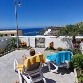 Casa Johan - apartamento con soprendentes vistas y terraza ajardinada