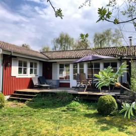 Cozy Cabin in Skäralid Close to Pool and Lake, hotel in Ljungbyhed