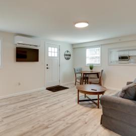3 Mi to Onset Beach: Sleek Apartment in Wareham