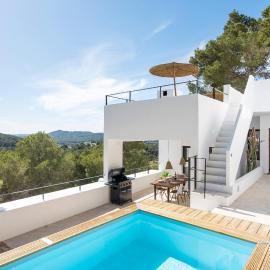 Casa Zita Verde - Ibiza style villa with sea view & sunset BBQ, Hotel in Cala Llonga