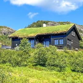 Gullingen에 위치한 호텔 Amazing Home In Jøsenfjorden With Sauna