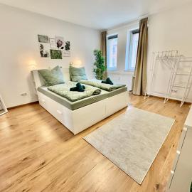 Gladbeck में, होटल FeWo-Palmtrees 3 - Große und moderne 2 Zimmerwohnung mit Süd-West Balkon in Gladbeck-Mitte nähe Movie Park und Arena AufSchalke