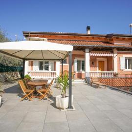 Lovely Home In Imperia With Wifi, hotel u gradu Imperia