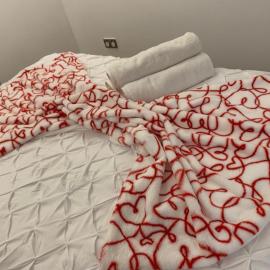 Cozy Entire Apartment with Free onsite Parking, 2-Min Walk to Barking Station, hotel in Barking