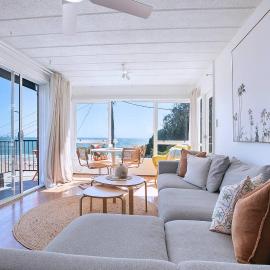 Azure Kirra - Chic Beachfront Living in Coolangatta, hotel in Coolangatta