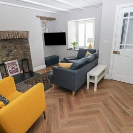 Min-Y-Ffordd, hotel a Dinas