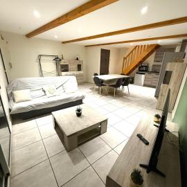 T3 Rez de Jardin Leyment, hotel in Leyment