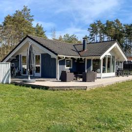 Three-Bedroom Holiday Home In Ebeltoft