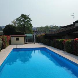Maison Belvedere free wifi By Bookinggardalake, ξενοδοχείο σε Manerba del Garda