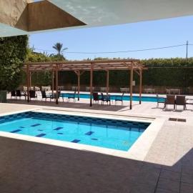 Dead sea 2 bedroom apartment in Latoya plaza,swemeh Jordan, hotel i Sowayma