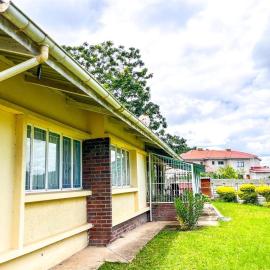 3 bed Cozy Homestay for Groups in Lundi Park - 2292, Hotel in Gweru