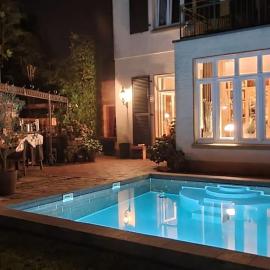 Deer House Boarding Suite 130 qm, Pool, Garten für Familien & Business