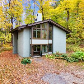 Stratton Chalet- Golf, Hike & Ski, hotel v destinaci Stratton Mountain