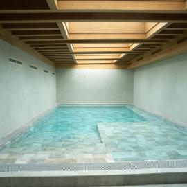 REMZ Apartments & Wellness، فندق في Dorog
