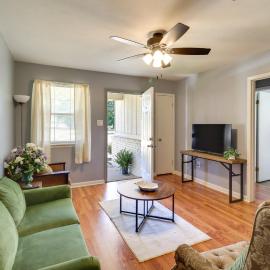 Walk to Dining & Shops: Dtwn Brookhaven Home!, Hotel in Brookhaven