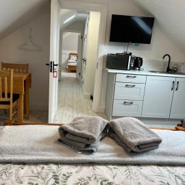 V93C9R0 Stone View Wonderful spacious two bed attic rooms private entrance private bathroom with kitchenette