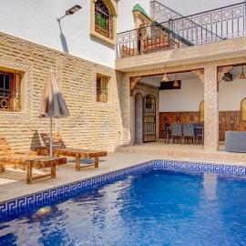 Berber riad with private pool, hotel di Aourir