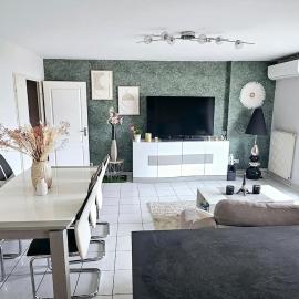 Appartement entier 2 chambres avec terrasse, hotel di Eybens
