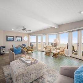 Luxurious Oceanfront Home with Incredible Views, hotel in Newport Beach