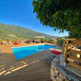 Casa Maredda with private pool and large garden, Hotel in Peri