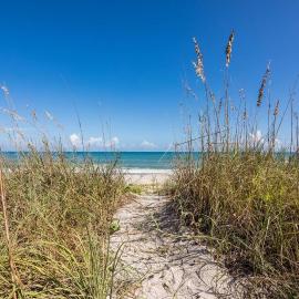 Castaway Cottage paradise at the beach!, hotel em Indialantic