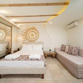 Ester Luxury Rooms, hotel i Skala Potamias