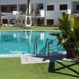 Condo with solarium in Laguna Beach Resort In Los Balcones in Torrevieja, hotel di Torrevieja