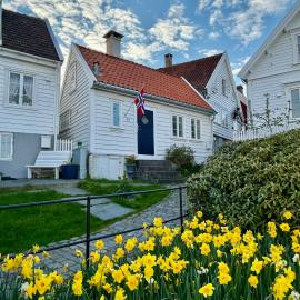 Unique 200-year old tiny house in Old town, Hotel in Stavanger